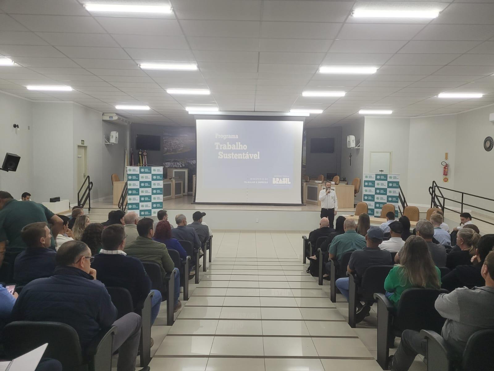 Reunião sobre a NR-31 reúne autoridades e agricultores em Ituporanga
