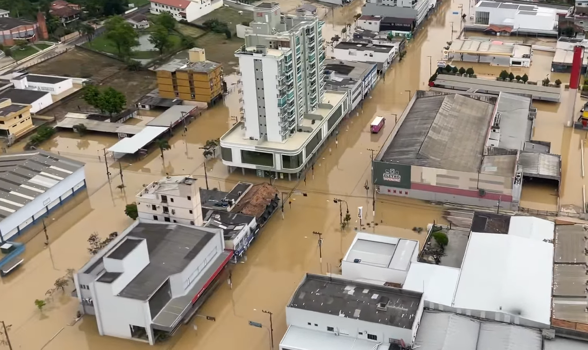 Rio do Sul enfrenta a 2ª maior enchente da história