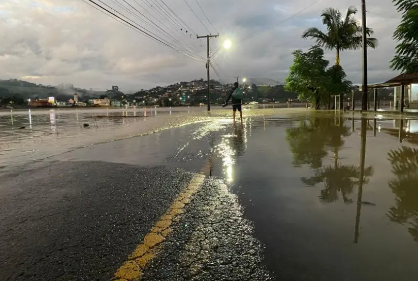 Rio do Sul enfrenta situação de enchente e Itajaí-Açu passa dos 8 metros