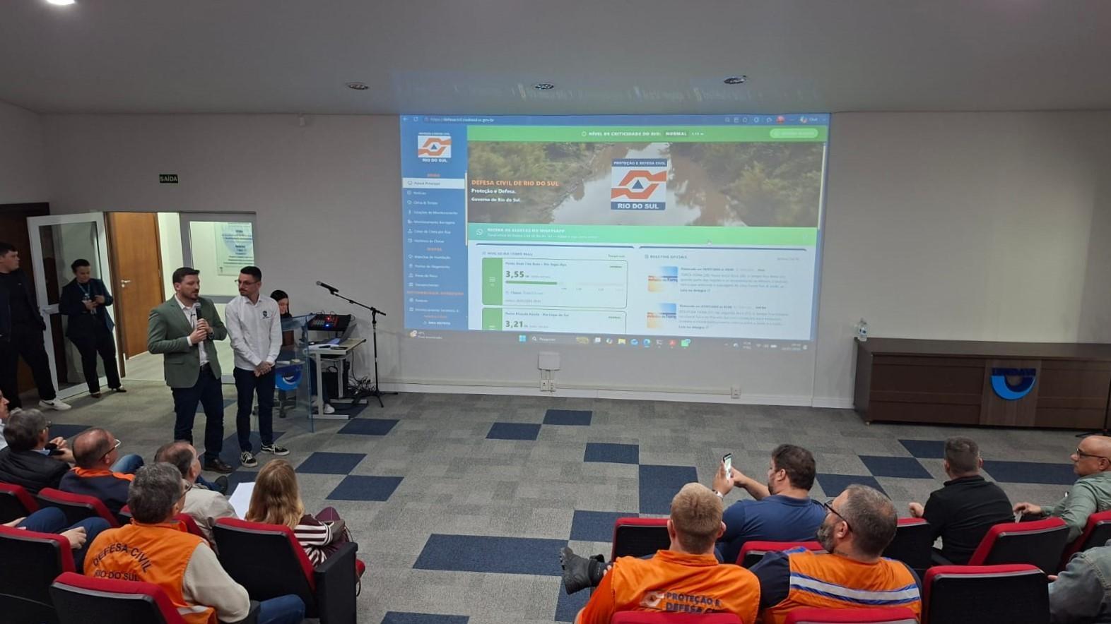 Rio do Sul lança sistema com IA para antecipar cheias e emitir alertas
