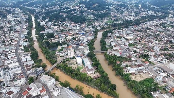 Rio do Sul pode chegar a 6,5 metros e Defesa Civil fecha barragens em Ituporanga e Taió