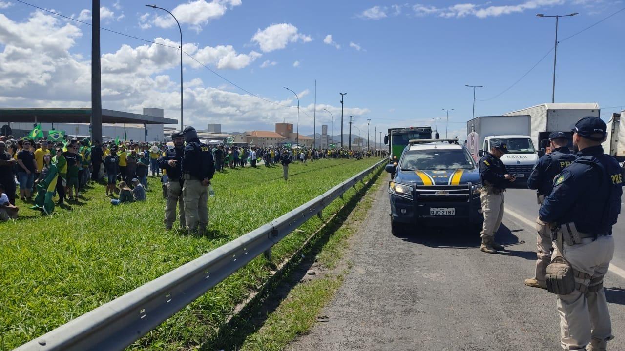 Rodovias federais têm 74 interdições e bloqueios nesta quinta, diz PRF; 18 estados e DF não têm ocorrências