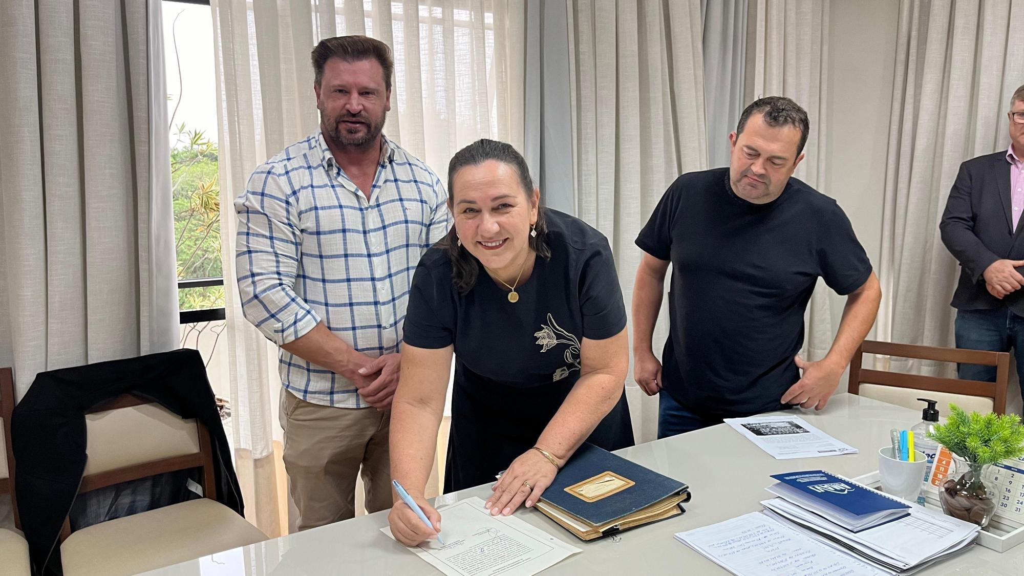 Sandra Clasen assume Prefeitura de Ituporanga durante viagem do prefeito e vice a Brasília