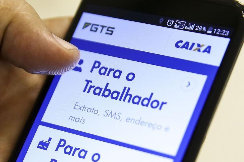 Saques anuais do FGTS podem movimentar R$ 150 bi em crédito em dois anos 