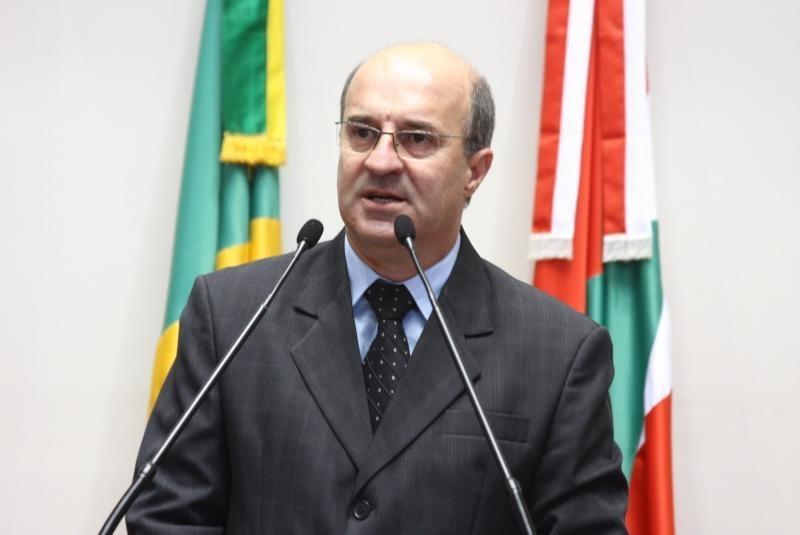 SC anuncia R$ 600 mi para UTIs e 500 policiais para conter aglomerações