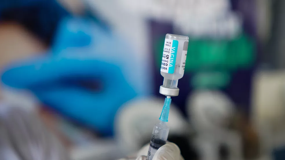 SC autoriza vacinação de adolescentes de 12 a 17 anos