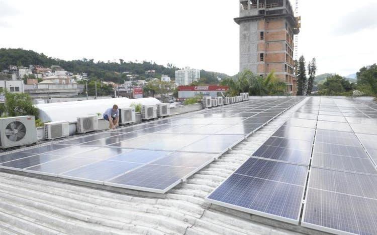SC mais do que dobra potência instalada para geração de energia solar em 2021