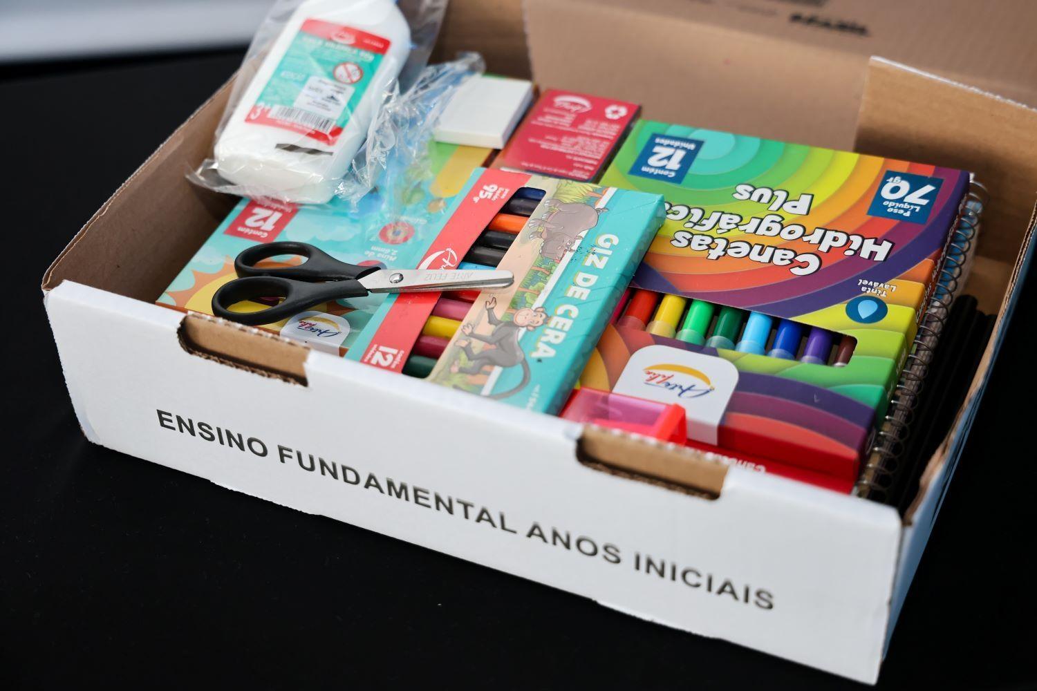SC vai distribuir kits escolares individuais a todos os alunos da rede estadual em 2026