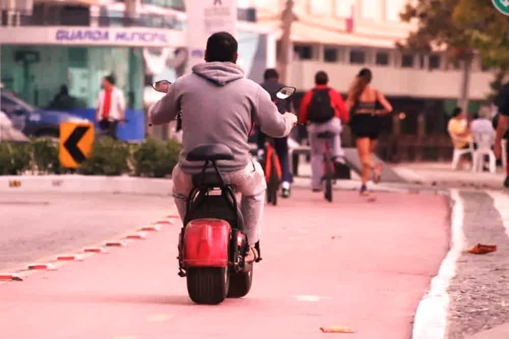 Scooter atinge pedestre e deixa dois feridos em Rio do Sul