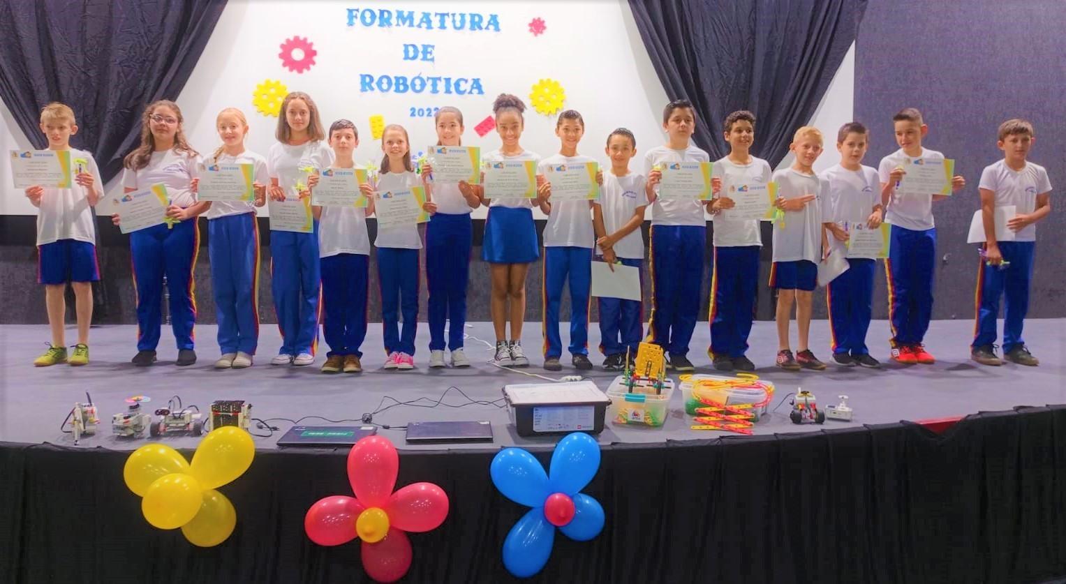 Secretaria de Educação de Vidal Ramos realiza formatura da terceira turma do curso de robótica