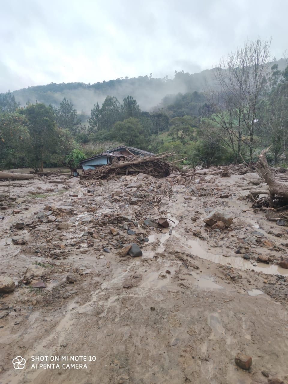 Secretaria de Obras de Aurora trabalha na recuperação dos estragos causados pela chuva