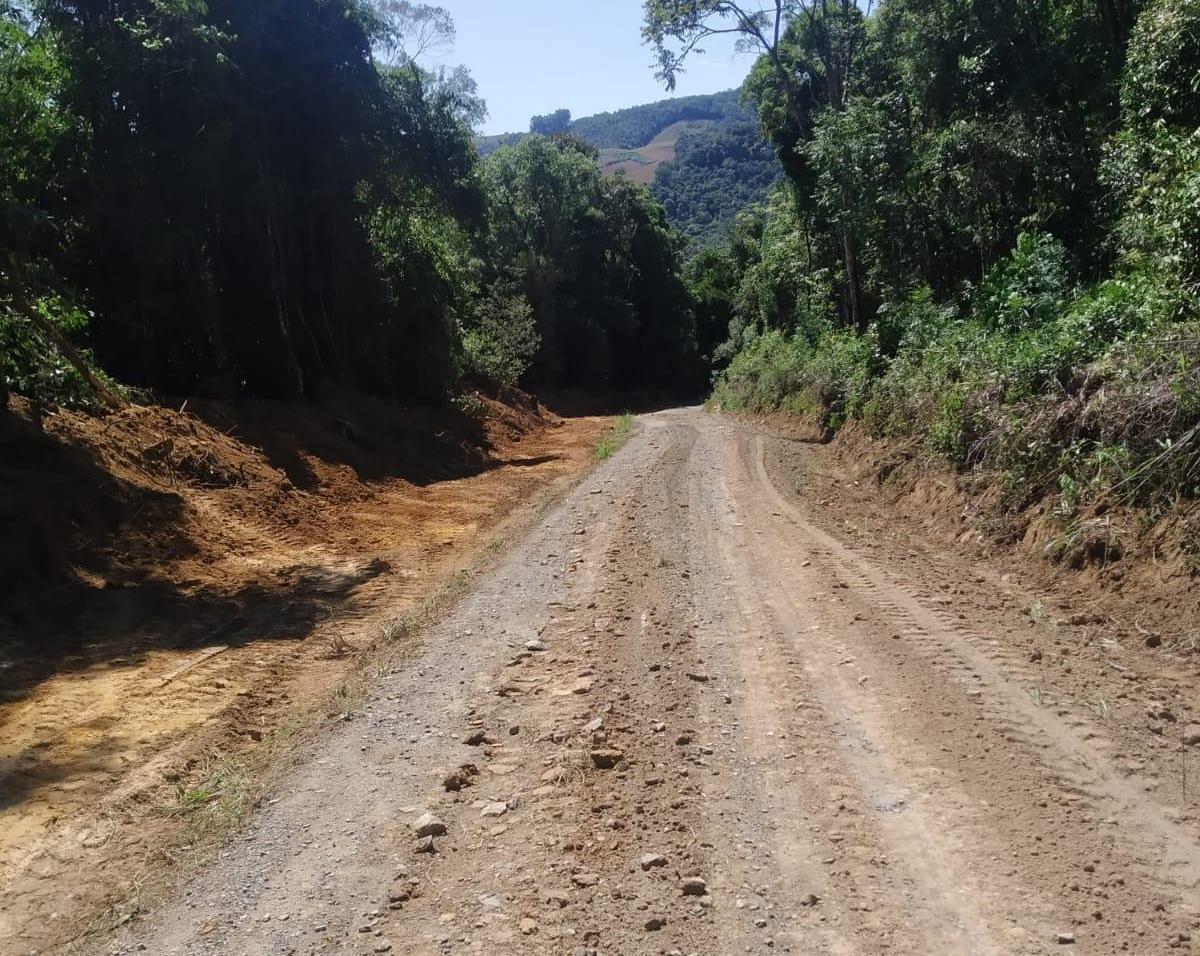 Secretaria de Obras de Chapadão do Lageado trabalha na recuperação da malha viária após as chuvas
