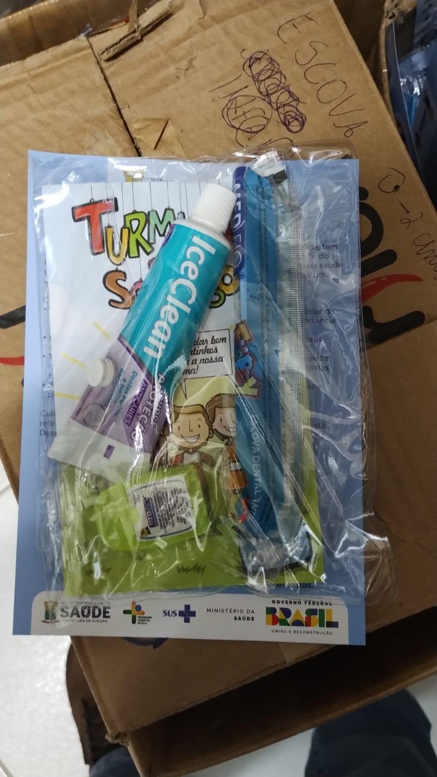 Secretaria de Saúde de Aurora distribui kits odontológicos para crianças da rede estadual e municipal