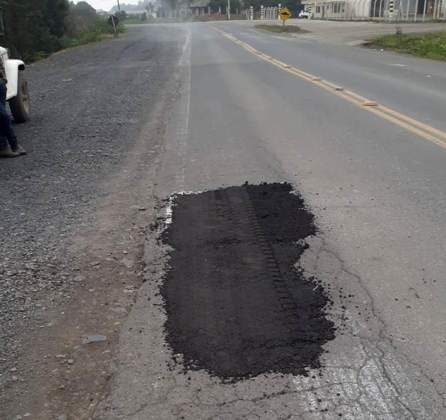 Secretaria de Urbanismo de Ituporanga realiza uma operação tapa-buracos em diversos pontos da cidade