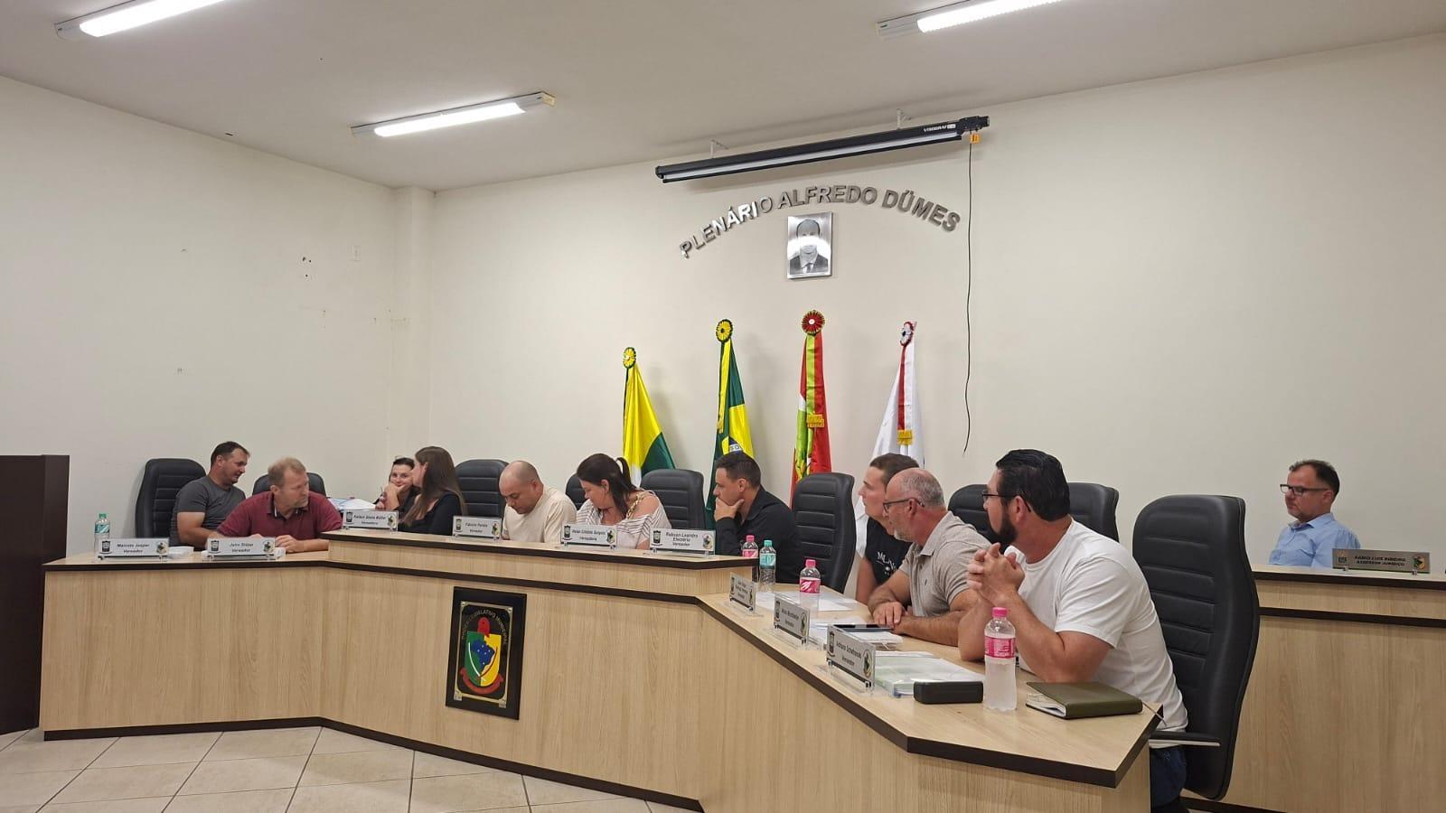 Secretário de Saúde de Aurora presta esclarecimentos na Câmara sobre medicamentos e atendimento