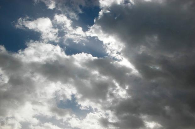 Semana com sol, chuva, raios, rajadas de vento e granizo, é a previsão da Defesa Civil SC