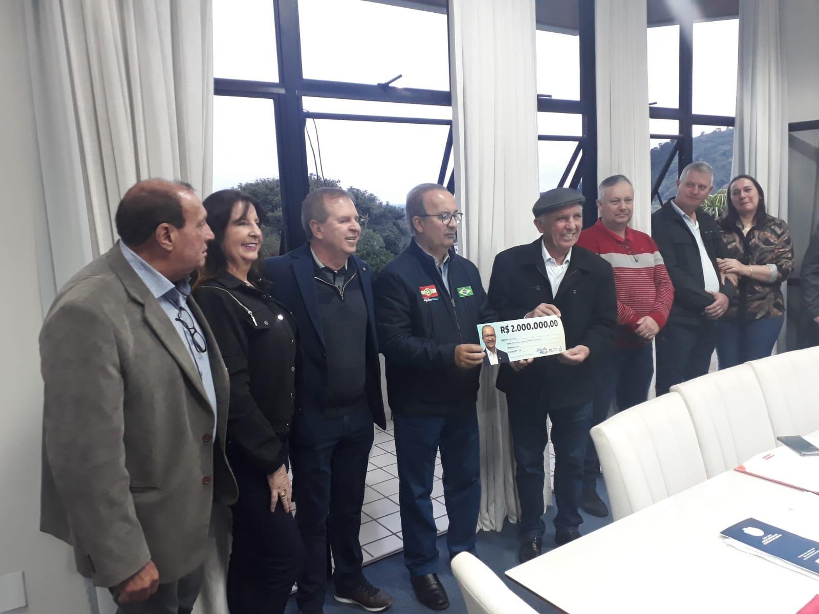 Senador Jorginho Mello (PL) visita Ituporanga e anuncia a destinação de R$ 2 milhões para a saúde