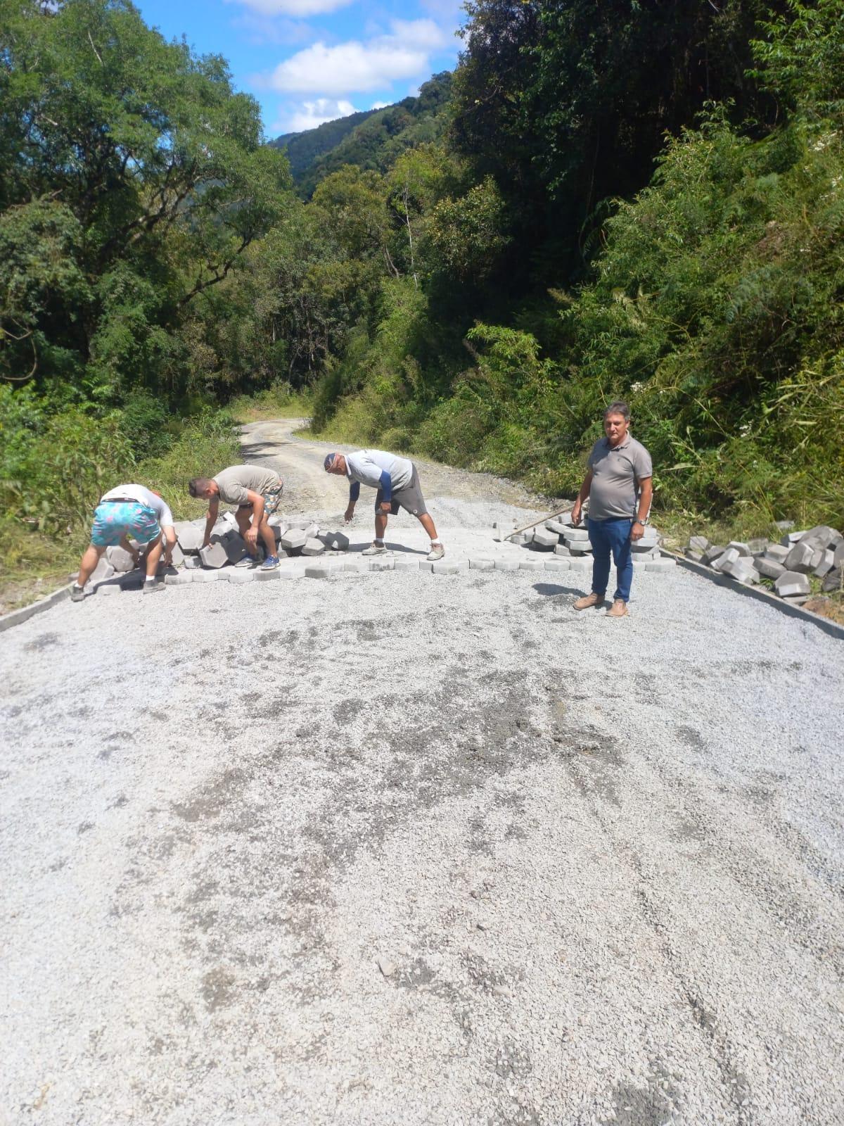 Serra da comunidade de Ranchinho em Chapadão do Lageado ficará interditada para obra de calçamento