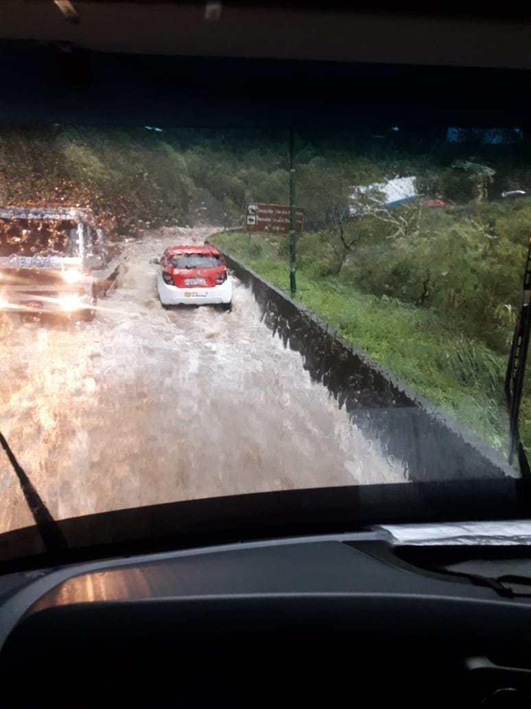 Serra do Rio do Rastro se transforma em cachoeira