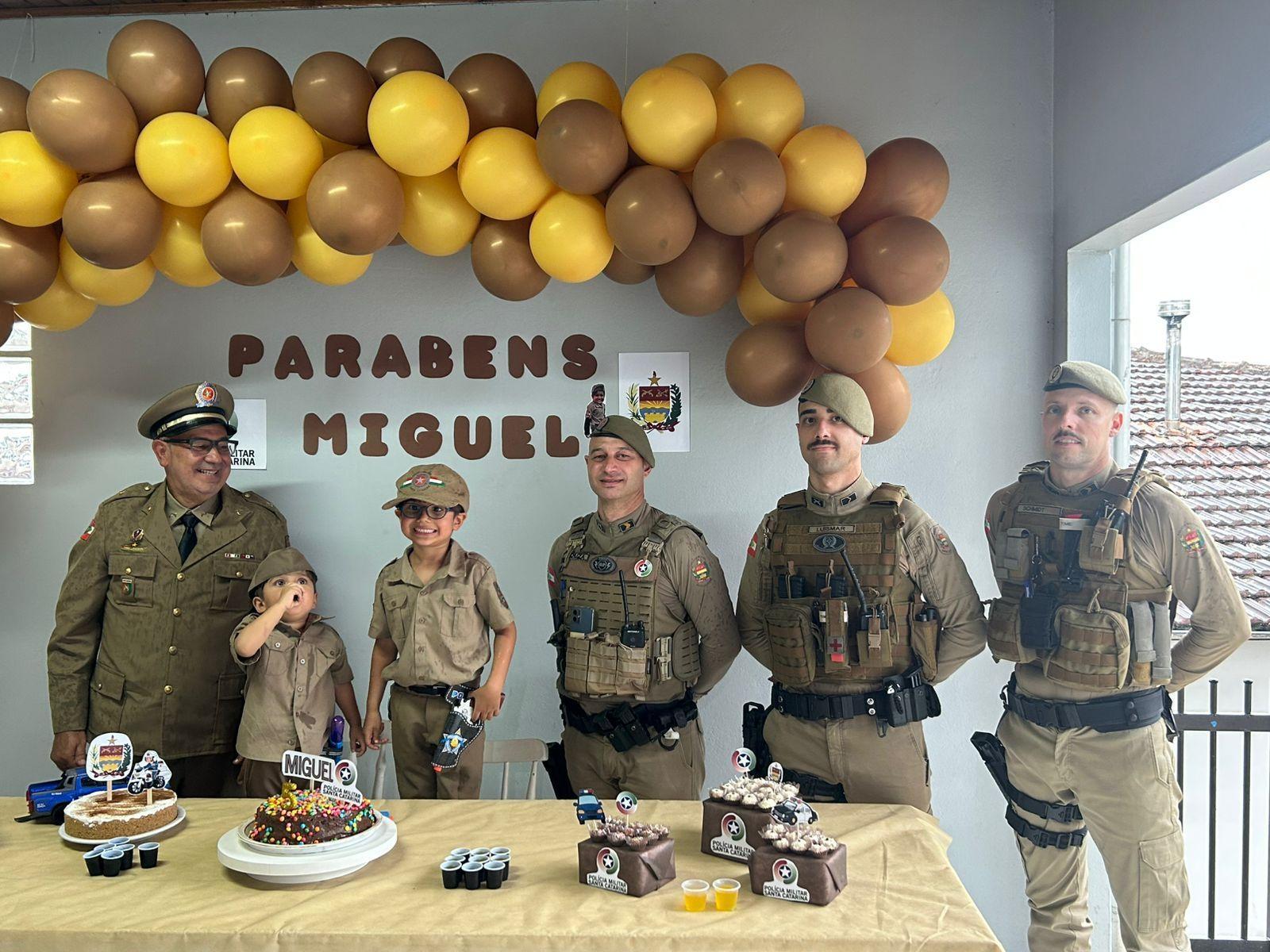 Surpresa da Polícia Militar transforma aniversário em momento inesquecível em Ituporanga