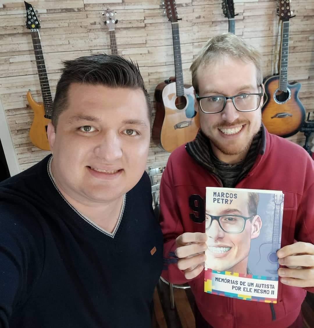 Terceiro livro do vidalense Marcos Petry fala sobre o poder da música