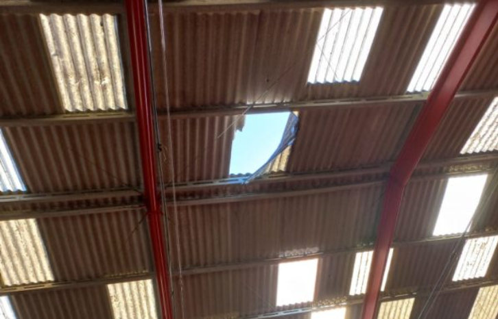Trabalhador morre após cair do telhado de ginásio esportivo no Alto Vale do Itajaí