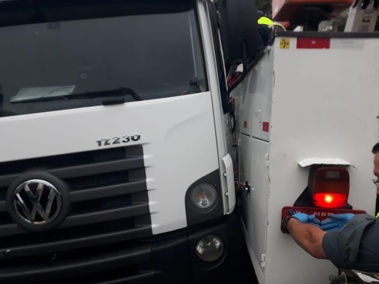 Trabalhador morre prensado entre dois caminhões da empresa em que trabalhava