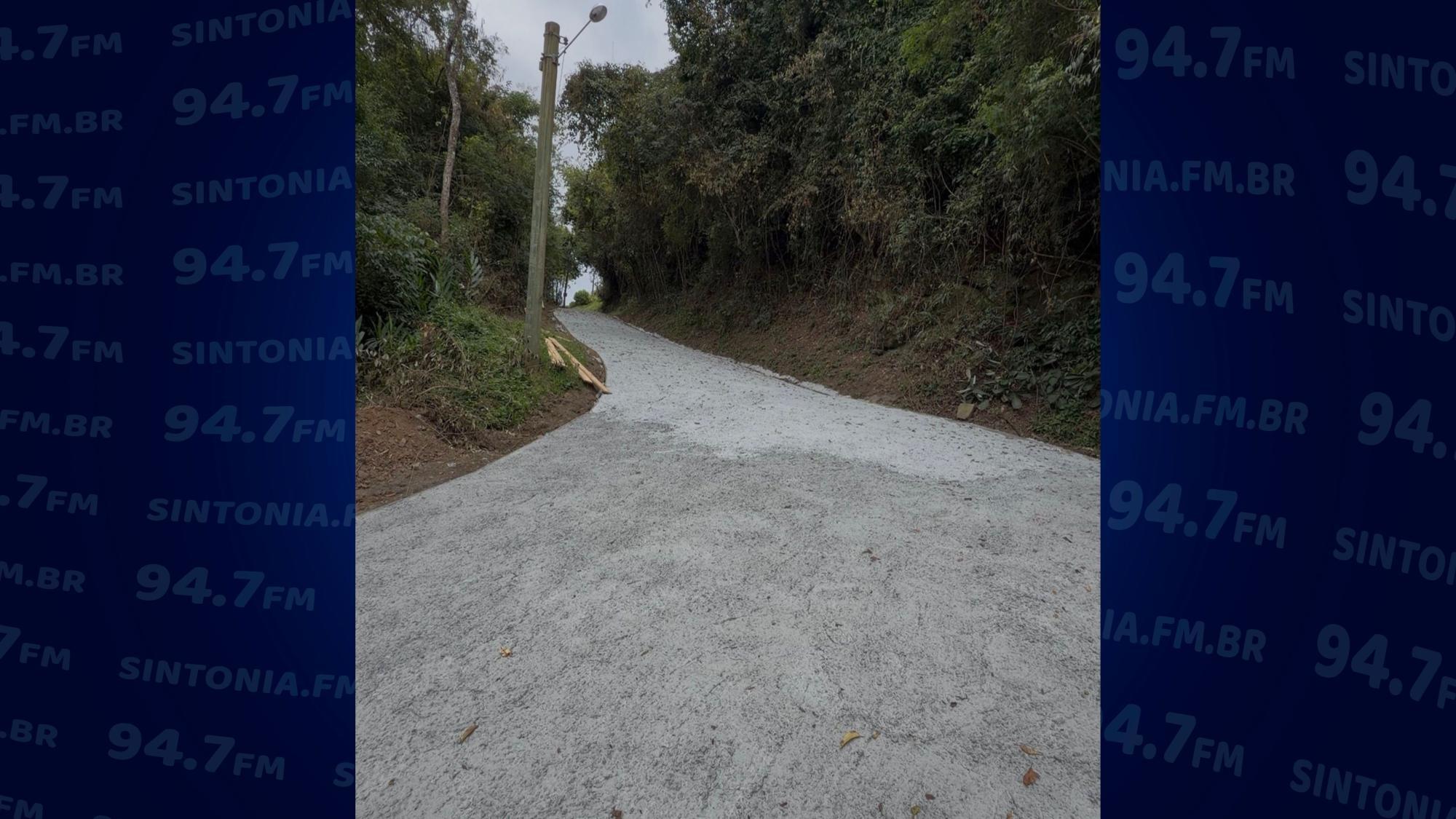 Tráfego é liberado na rua José João de Deus após conclusão de obra com concreto usinado em Alfredo Wagner