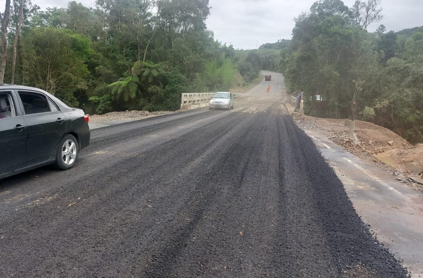 Tráfego sobre a ponte do Rio dos Bugres na SC-350 entre Ituporanga e Alfredo Wagner está totalmente liberado