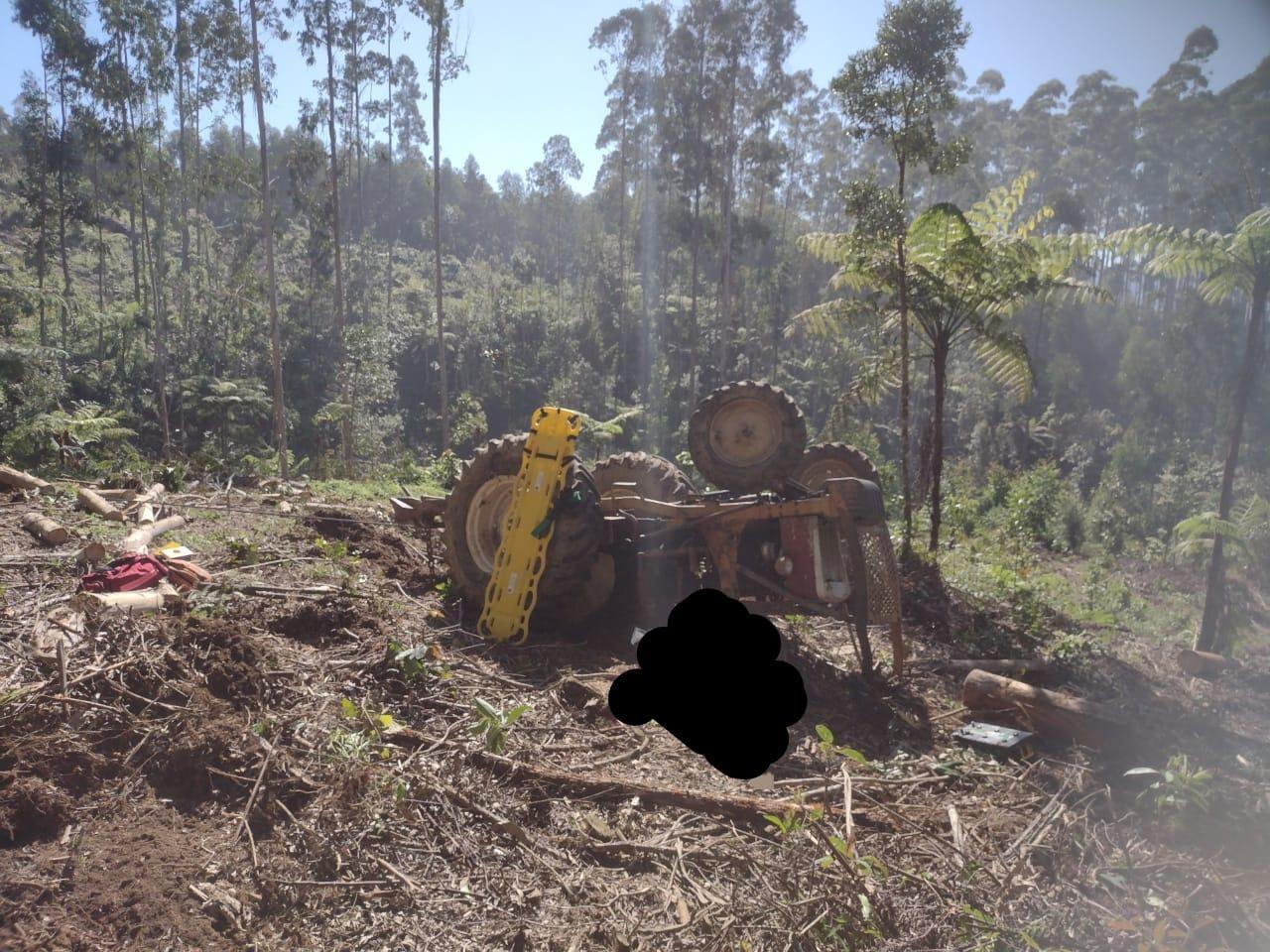 Trator tomba e tira a vida de agricultor no Alto Vale