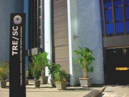 TRE reverte cassação de vereadores em Bom Retiro, e caso retorna à Justiça Eleitoral local