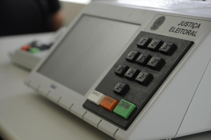 TRE-SC recebe 774 reclamações de eleitores na votação do 1º turno e manda duas urnas para auditoria