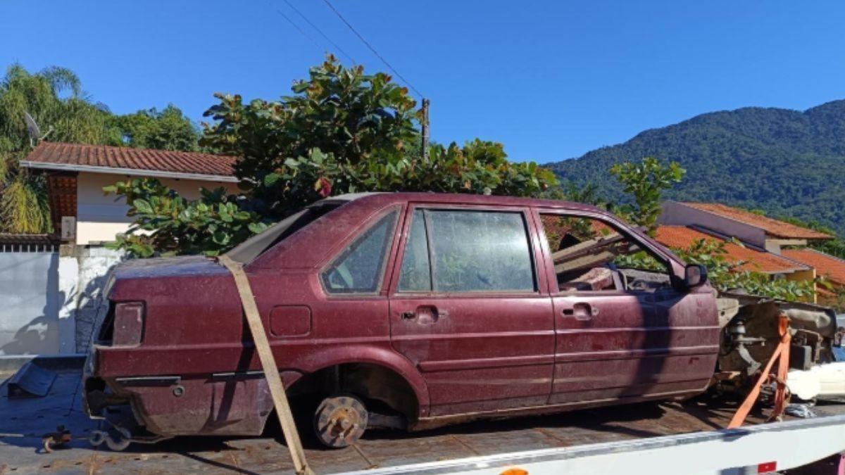 Três anos após deixar carro em oficina, mulher volta para buscar veículo e se desespera em SC
