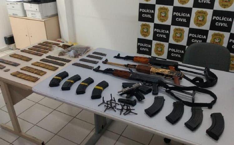 Três homens são presos com carros de luxo blindados, explosivos e arsenal em Araquari