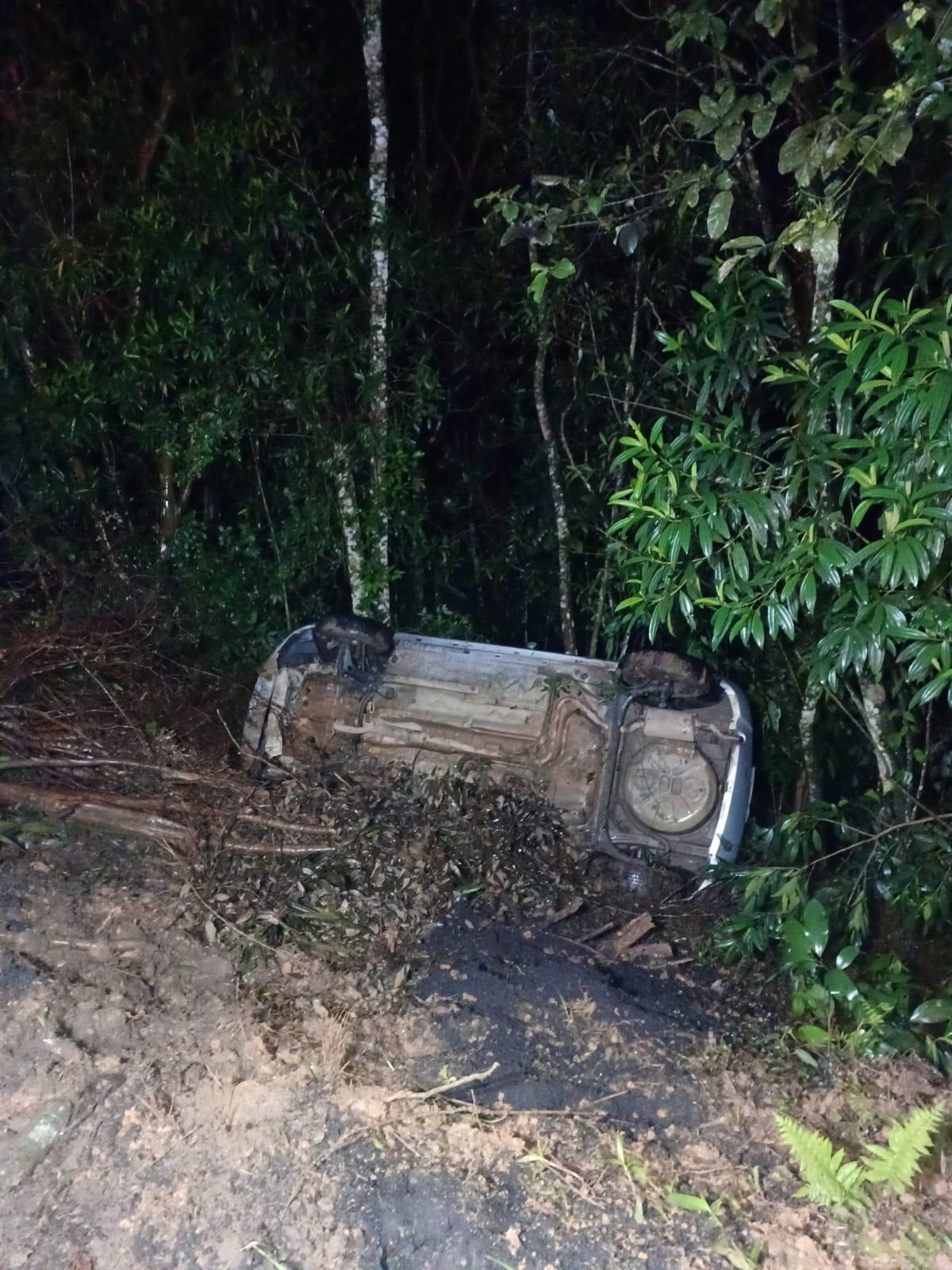 Três pessoas ficam feridas em acidente na SC-350 em Aurora 