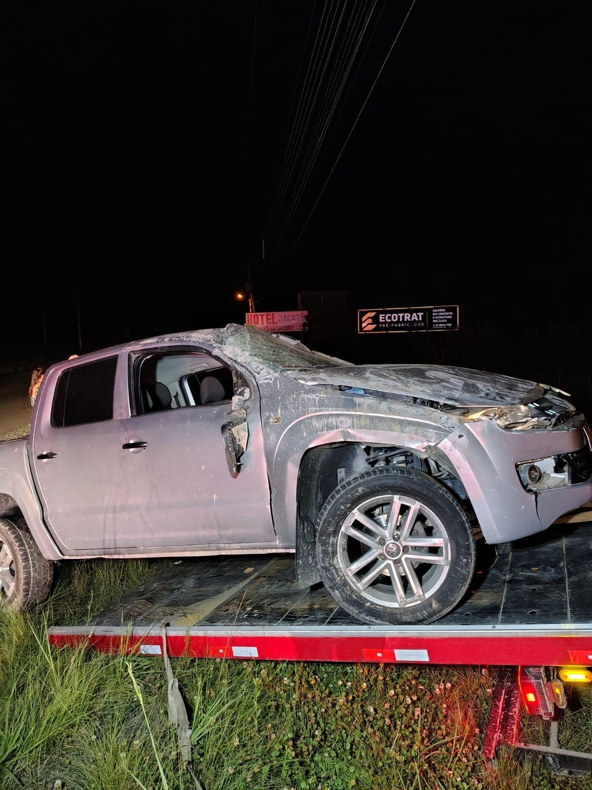 Três pessoas ficam feridas em capotamento na SC-350 em Aurora