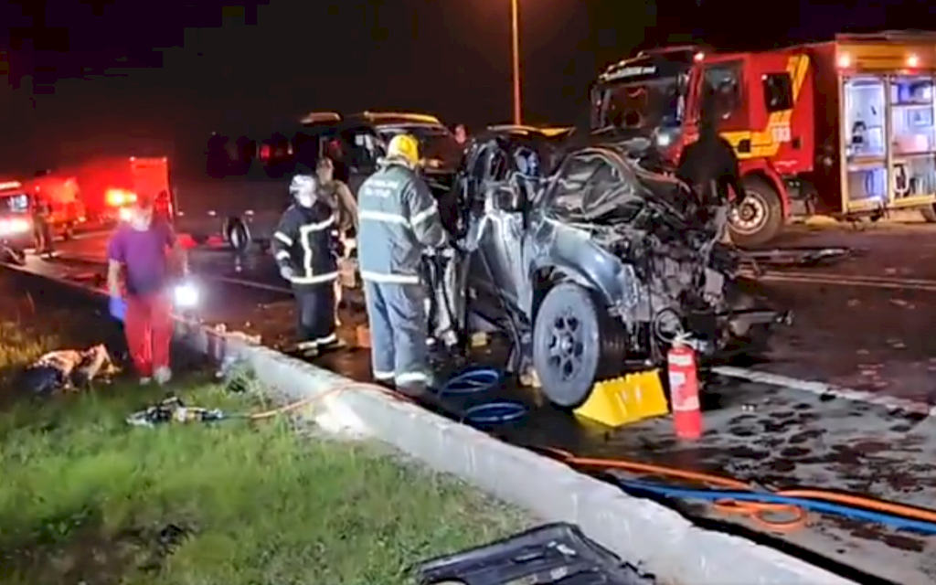 Três pessoas perdem a vida em grave acidente  na BR-282