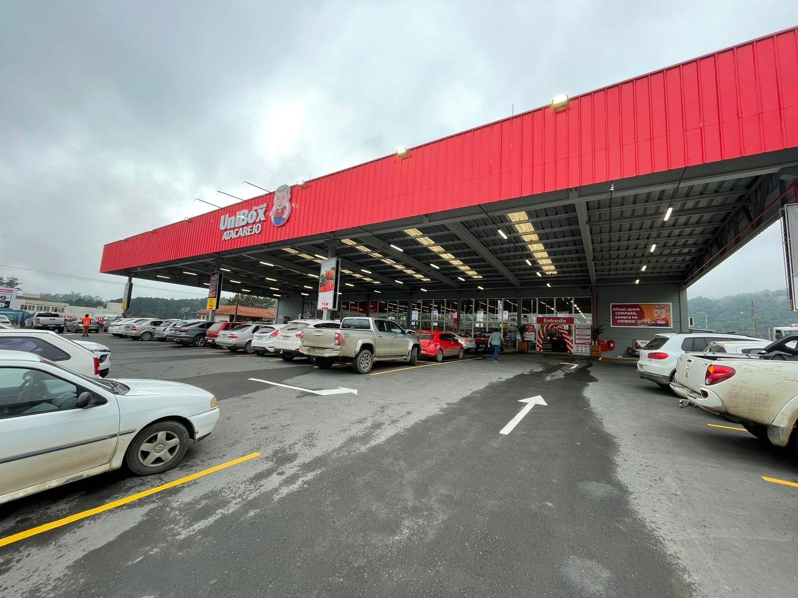 UniBox inaugura maior loja da rede em Ituporanga