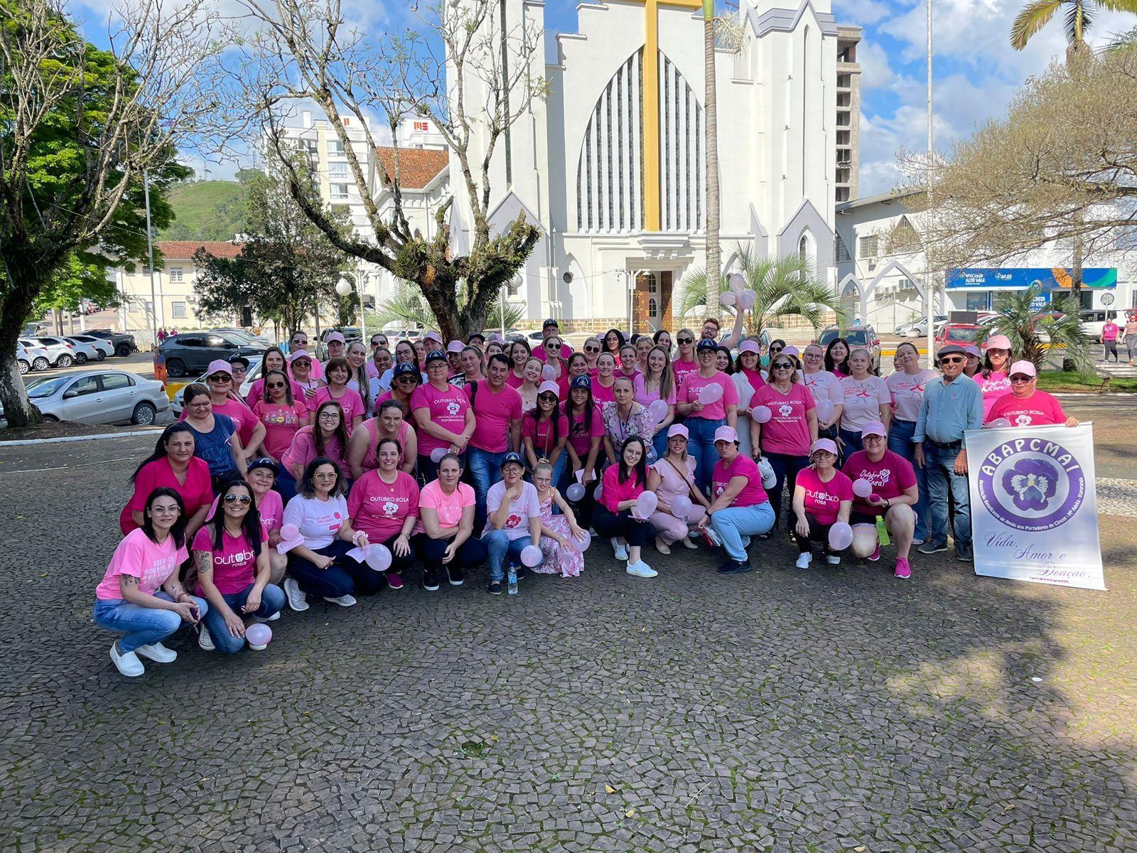Caminhada no centro de Ituporanga marca o início da campanha Outubro Rosa 2023