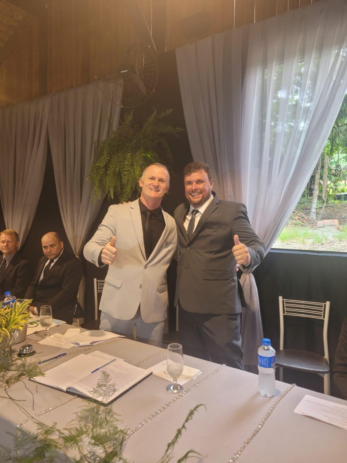 Vanderlei Zandonai e Michel Ronczkoski são empossados prefeito e vice em Aurora