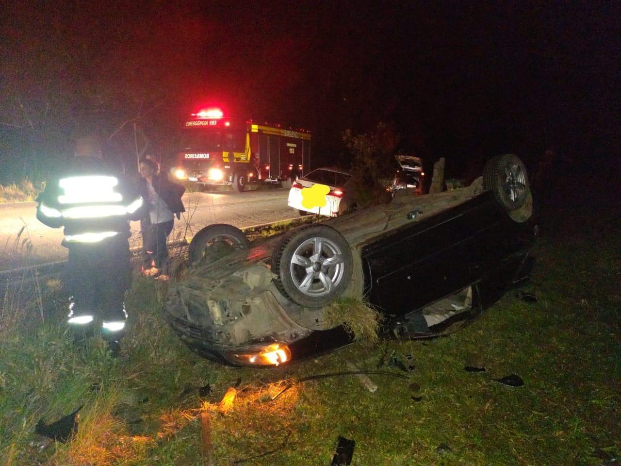 Veículo capota na SC-350 em Rio Bonito Ituporanga