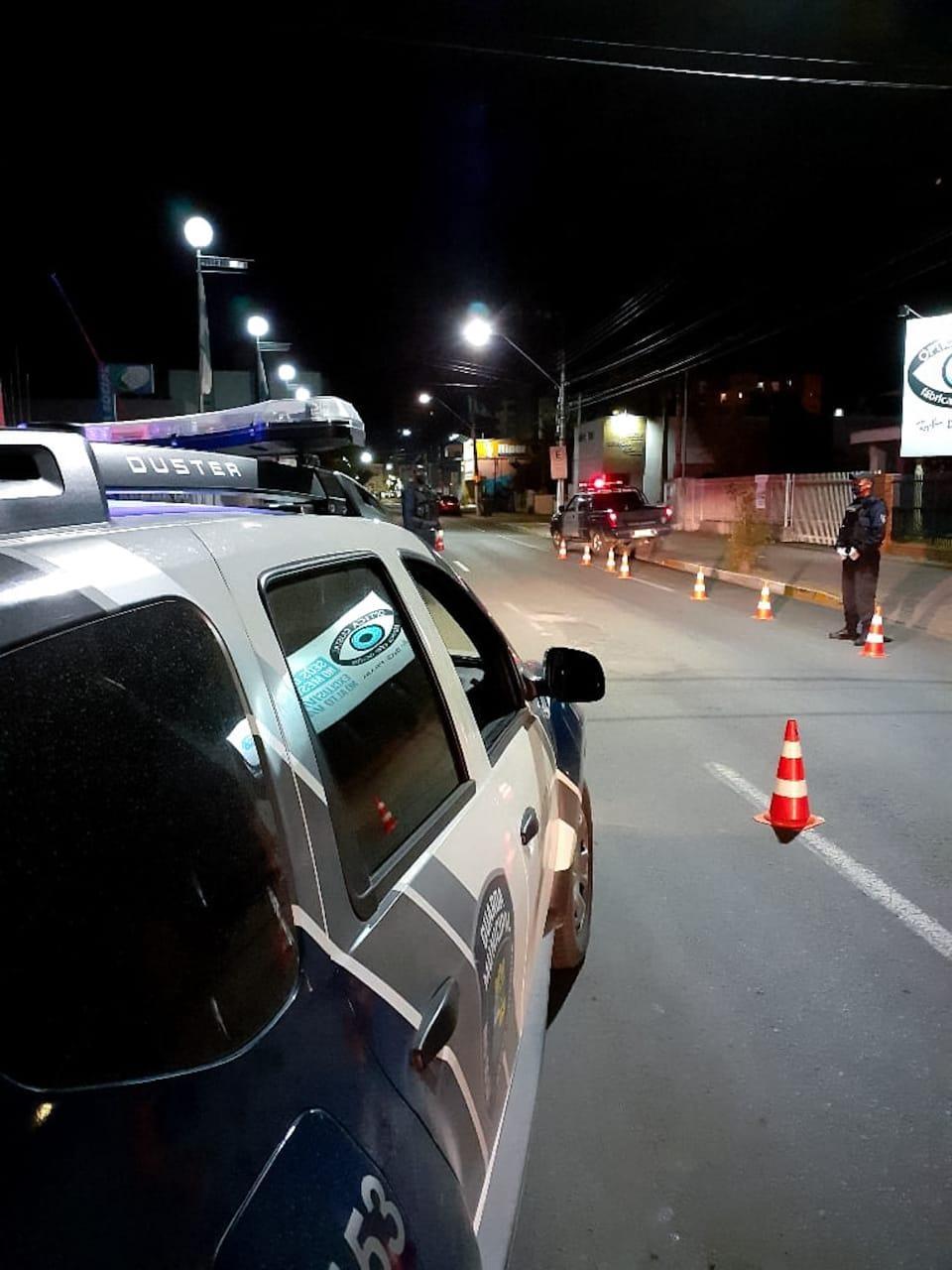 Veículo é abordado e autuado após realizar arrancada brusca no centro de Rio do Sul