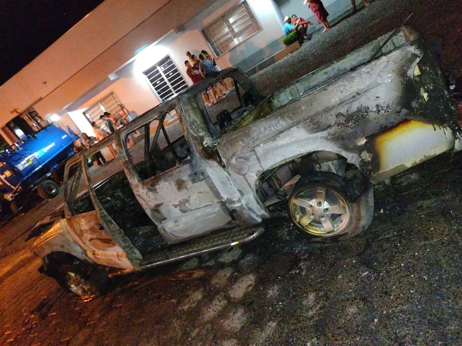 Veículo pega fogo no centro de Imbuia
