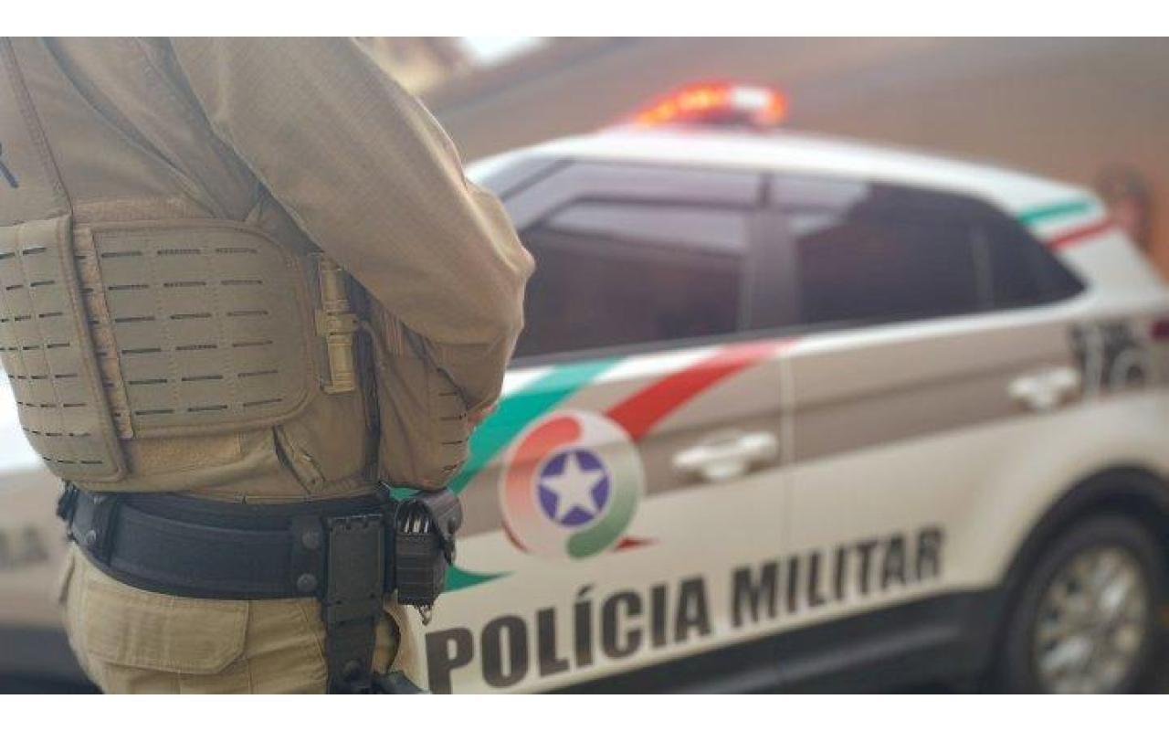 Veículo roubado de taxista durante a madrugada é recuperado