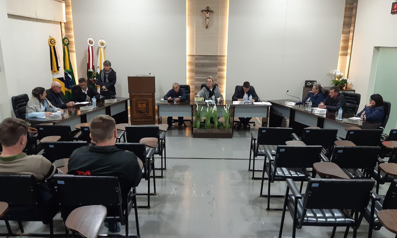 Vereadores de Petrolândia cobram informações sobre veículos da Secretaria de Saúde envolvidos em acidentes