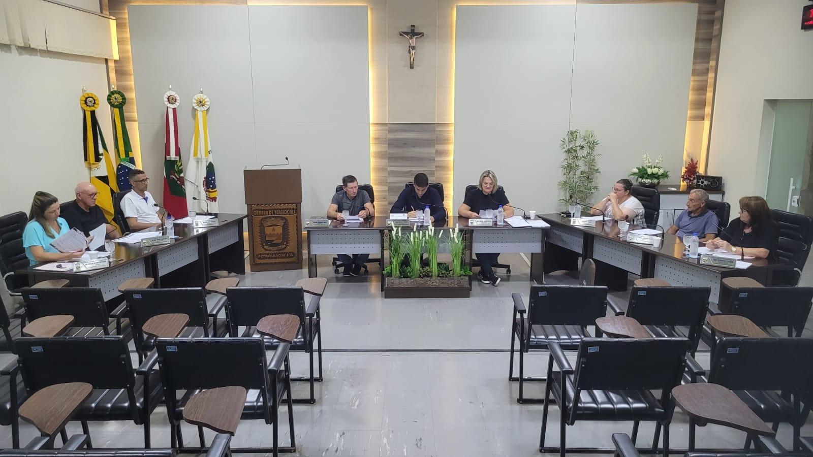 Vereadores cobram informações sobre os danos causados no Colégio Hermes Fontes no centro de Petrolândia