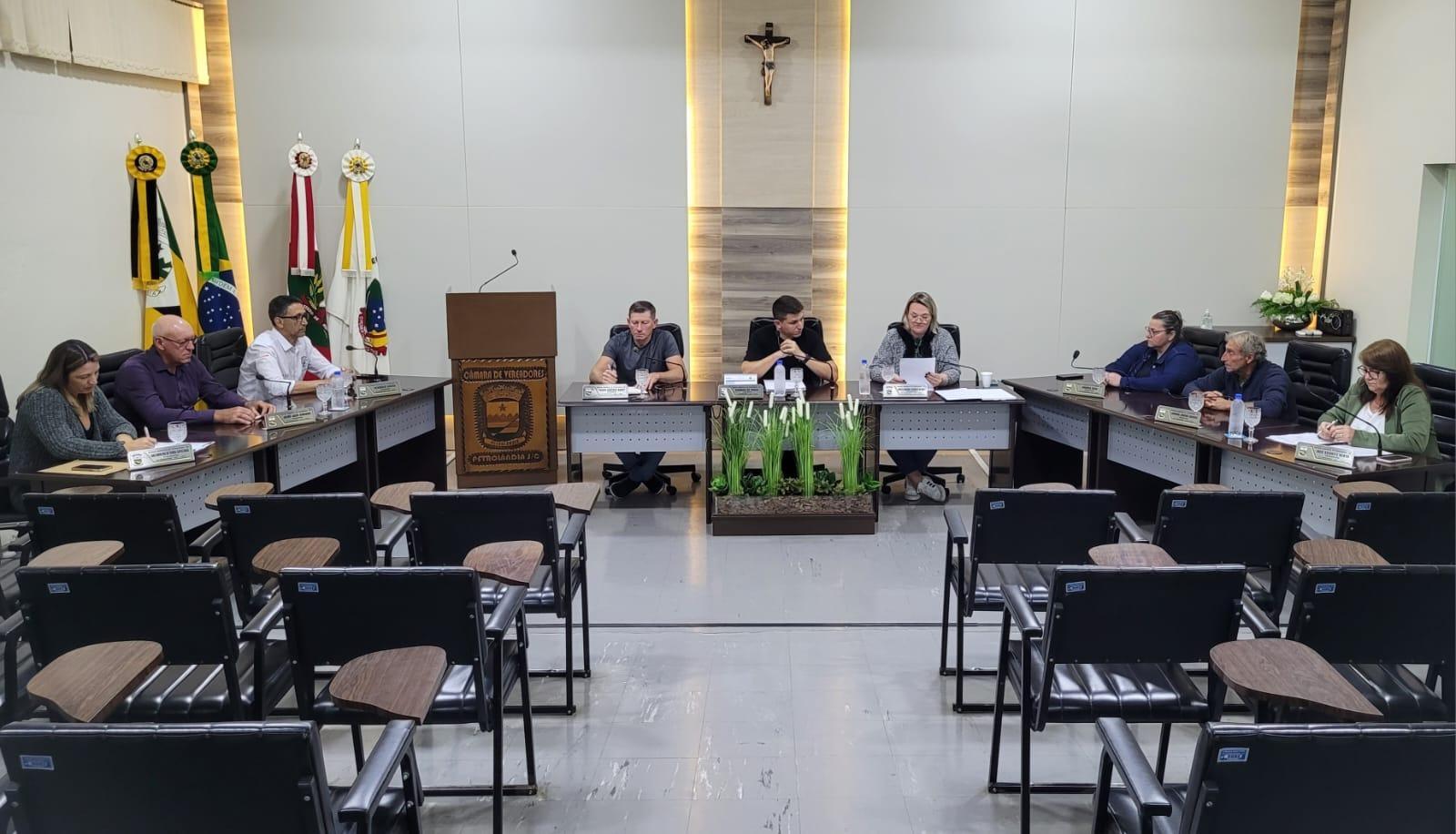 Vereadores de Petrolândia aprovam em primeiro turno projeto que reajusta salário da enfermagem
