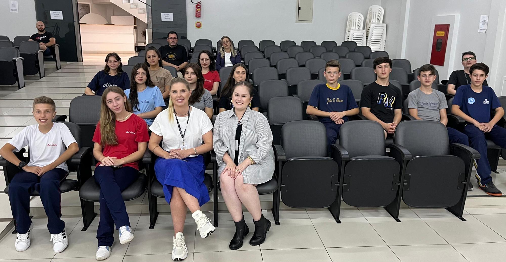 Vereadores Mirins de Ituporanga participam de capacitação e conhecem estrutura da Câmara