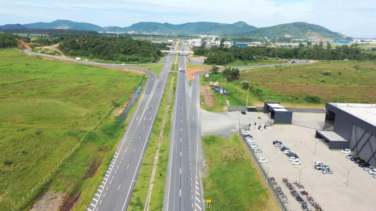 Viaduto é liberado para tráfego de veículos na BR-470
