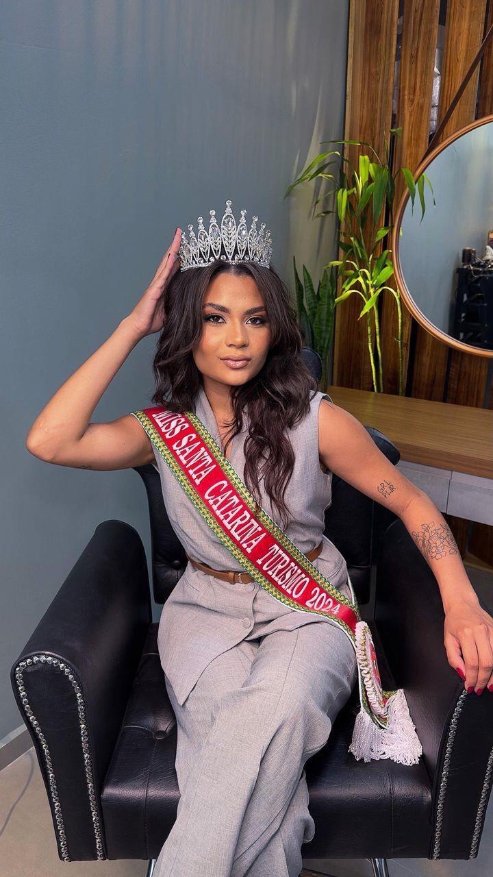 Vidal-Ramense é coroada Miss Santa Catarina Turismo 2024